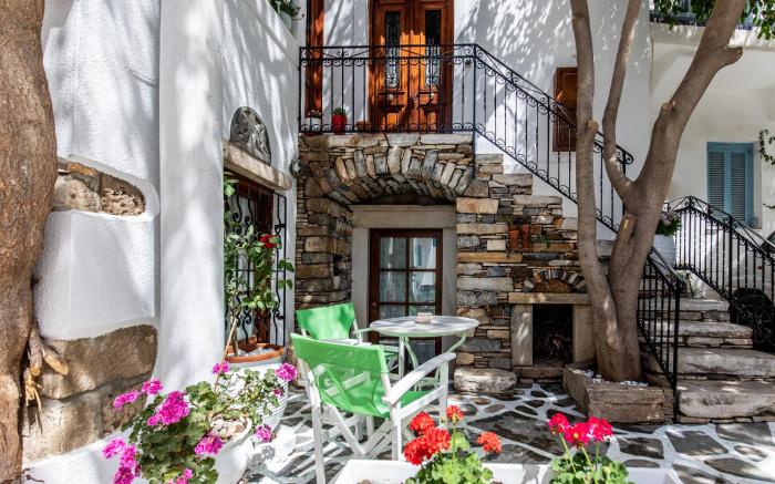 Arco Naxos Luxury Apartments 