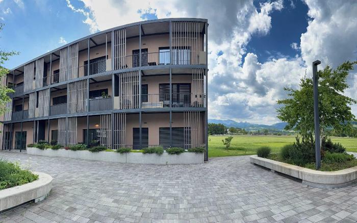 Sunrise Den Bled Apartment     Where Mornings Shine