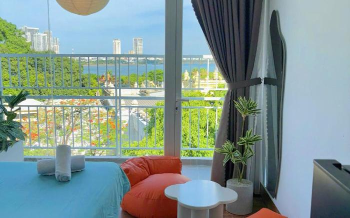 Corgi House Danang - Steps from Dragon Bridge