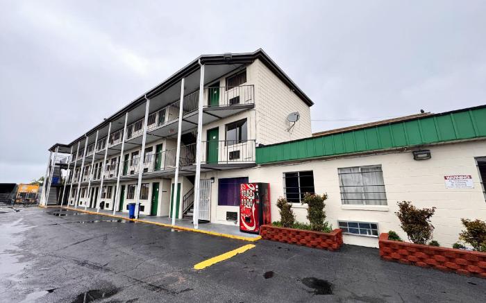 Cloverleaf Motel by Belvilla Richmond near Turnpike