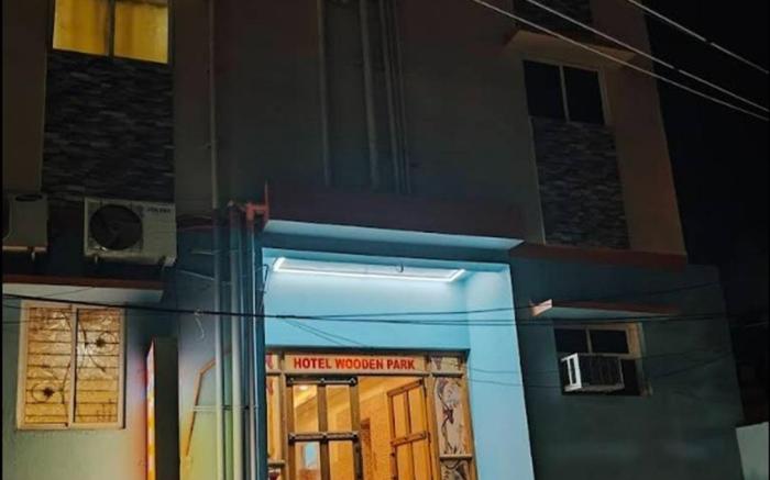 WOODEN PARK HOTEL
