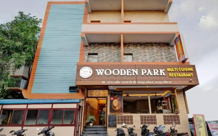 WOODEN PARK HOTEL