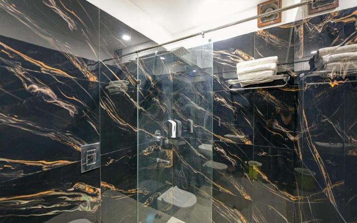 Hotel Legend International - Just a min walk from New Delhi Railway Station