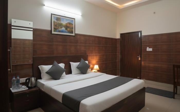 Rainbow Inn - Opp Azadpur Main Mandi