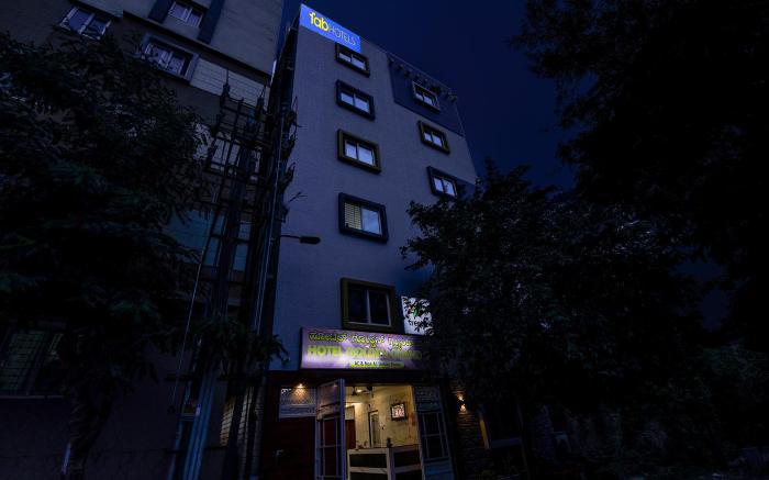 FabHotel Golden Grand Inn - Global Village