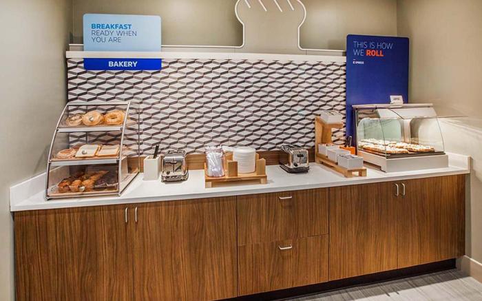 Holiday Inn Express & Suites Niagara Falls By IHG