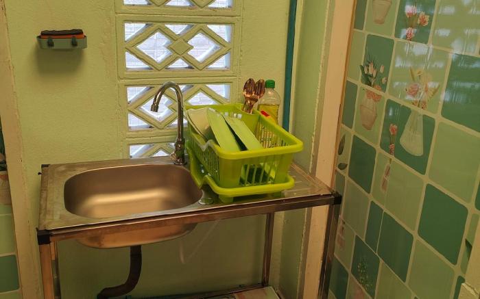 Spacious Studio 104 with kitchen near Skytrain