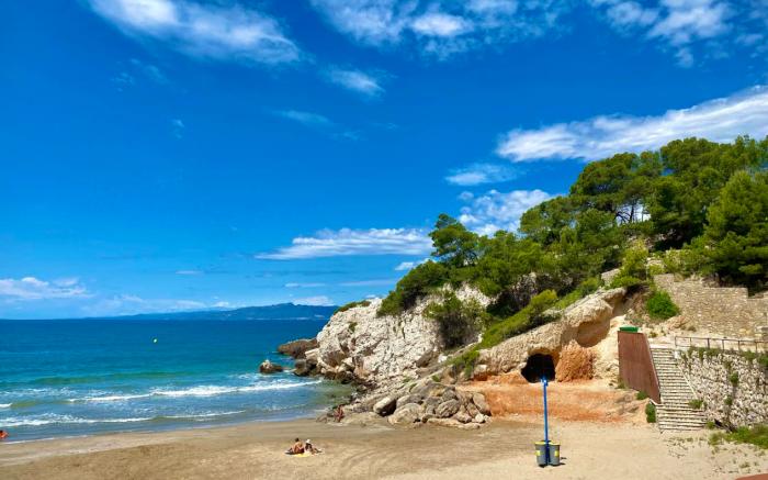 602 Cala Forn Salou  Side sea views  Direct access to the beach