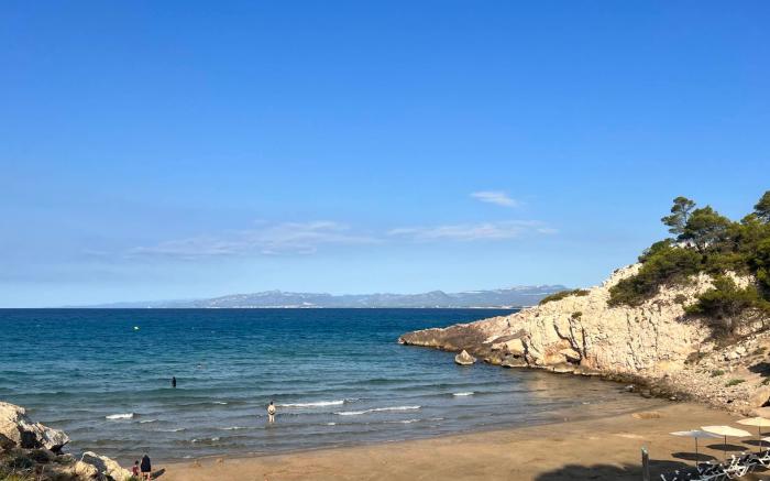602 Cala Forn Salou  Side sea views  Direct access to the beach
