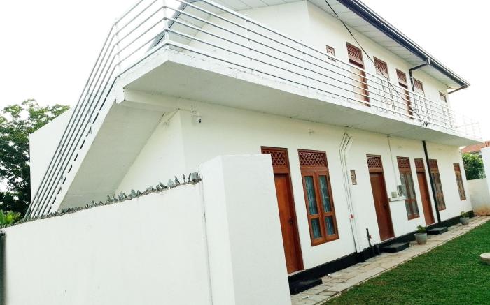 TROPICAL SUITES