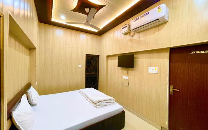 VNS - HOTEL DEV VILLA - Near Kashi Temple 