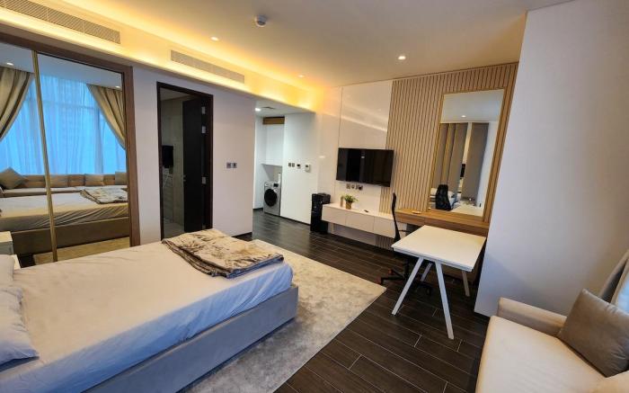 "Harbour Haven: Stylish Studio in Financial Hub"