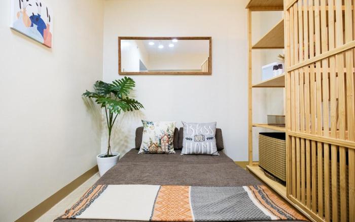 Skyline Stay in Araneta Cubao w/ Karaoke & Netflix
