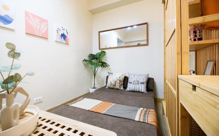 Skyline Stay in Araneta Cubao w/ Karaoke & Netflix