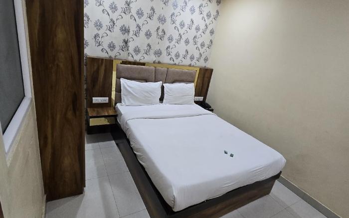 VNS - RUDRA INN - Near kashi Vishwanath temple