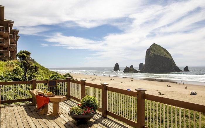 Hallmark Resort in Cannon Beach