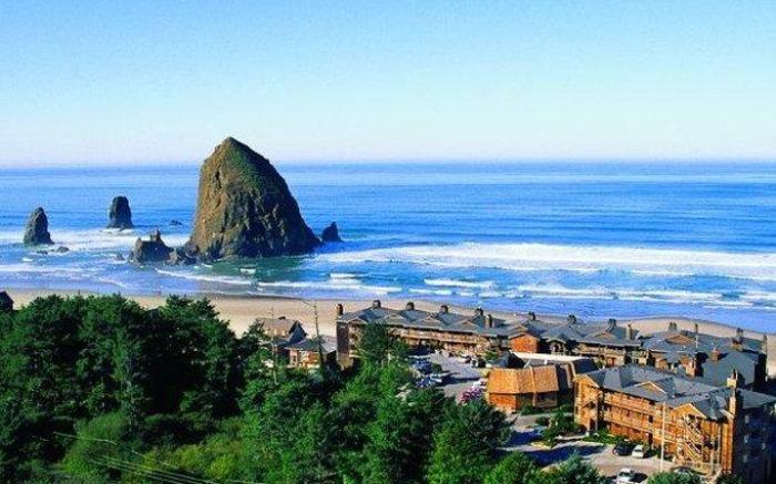 Hallmark Resort in Cannon Beach