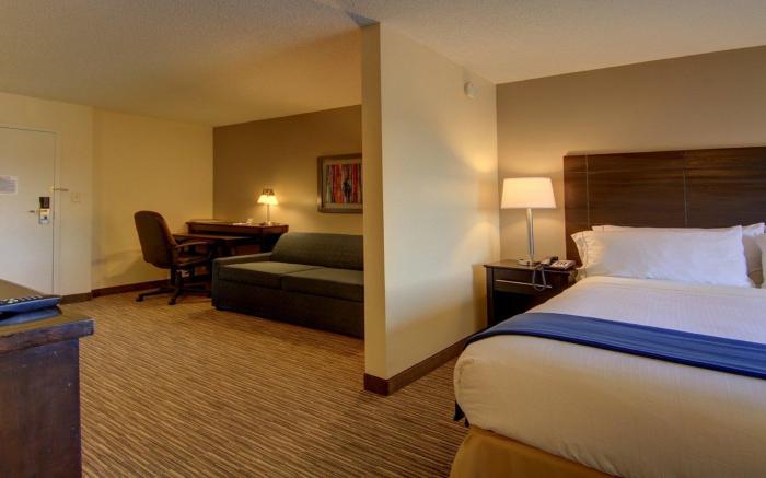 Holiday Inn Express & Suites Alpharetta By IHG