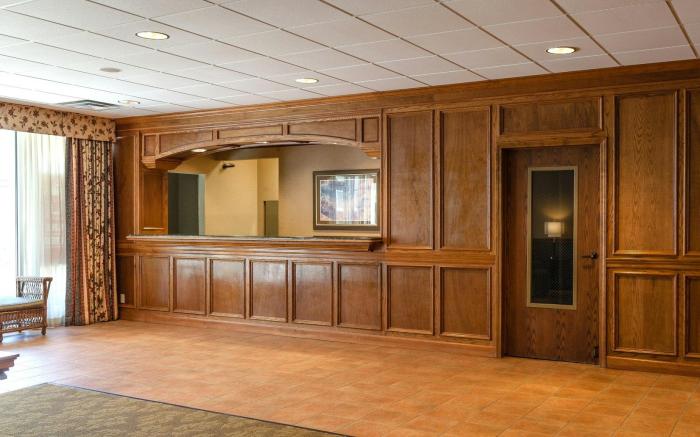 Red Roof Inn & Suites DeKalb