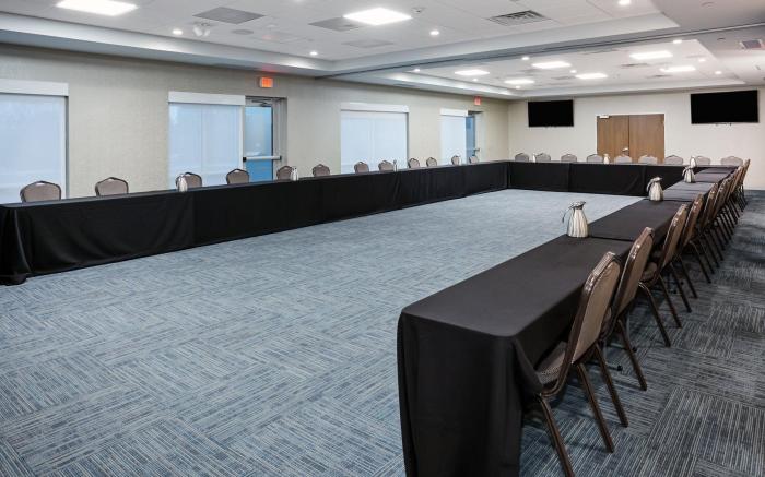 Holiday Inn Express & Suites Chicago North Shore - Niles By IHG