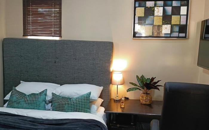 Veelux Self Catering Apartment-WIFI- Netflix
