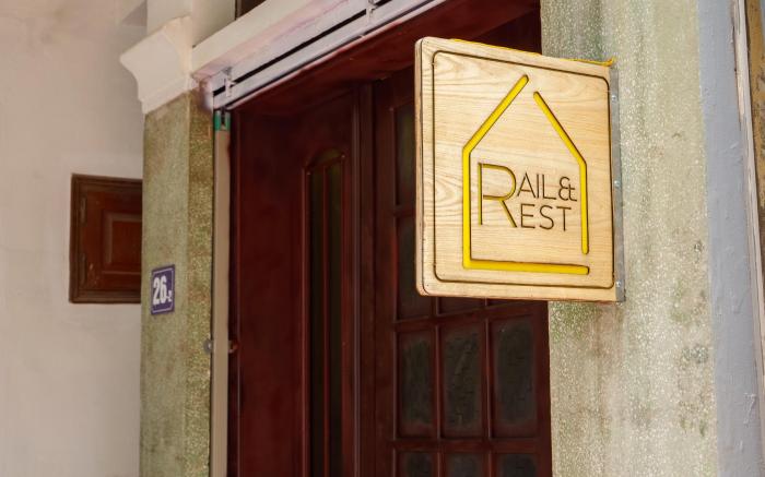 Rail & Rest Homestay - Railway View