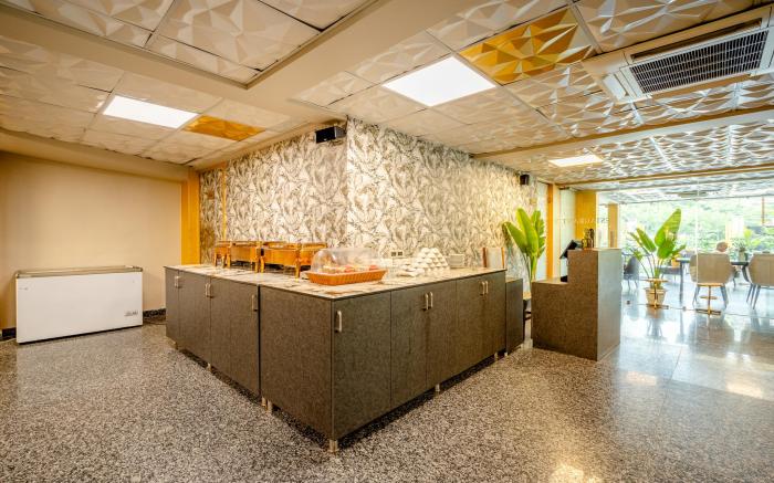 Lime Tree Hotel Near Medanta