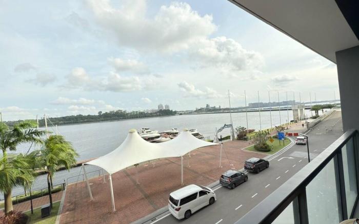 Chill SeaviewStudiounit atR&FSeine RegionBy ANJU