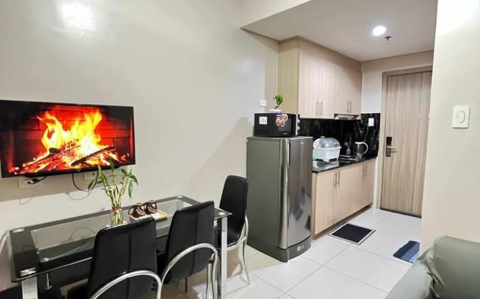 Cozy Condo w/ Manila Bay View Near MOA and Luneta