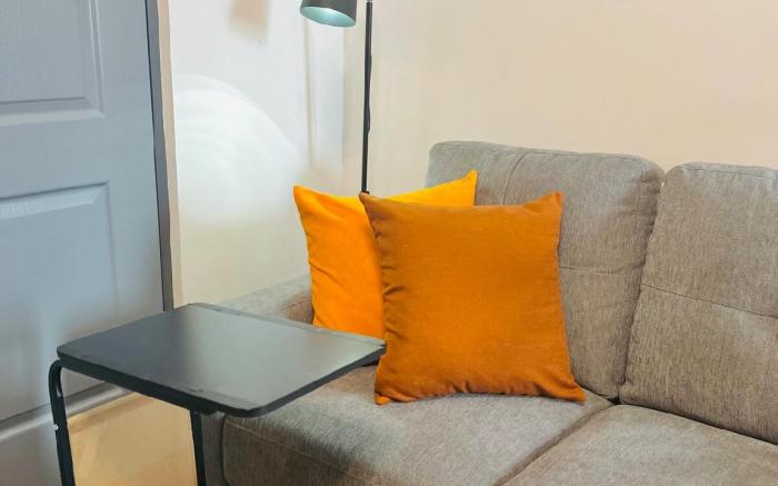 Prime Location Very Accessible Cozy Chic Homey