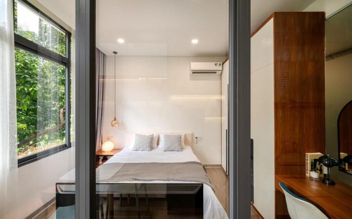 Sunny 1 BR with big windows #2