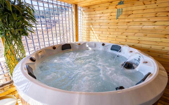 Beijing Sun Moon Luxury Hot Spring Resort Villa - Near Gubei Water Town And The Great Wall