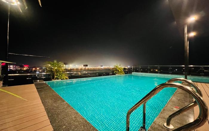 BLUE SKY NOI BAI HOTEL AND POOL