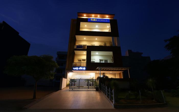 FabHotel Harnoor House - Gold Souk Mall