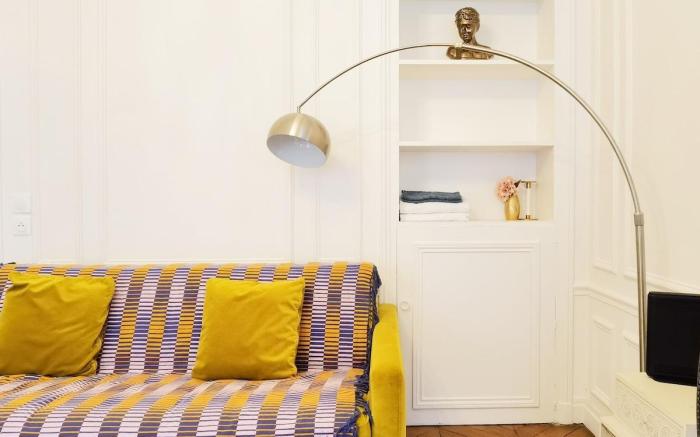 Marais 2BR  Sofa | Perfect for Families of 6