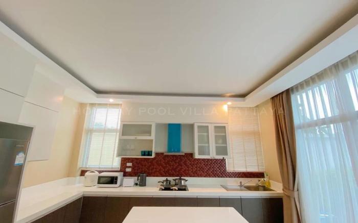 HOLIDAY POOL VILLA PATTAYA