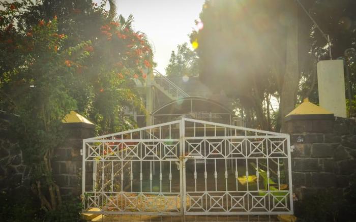 SR STONE HOUSE 