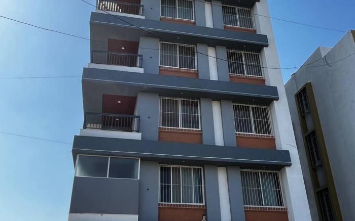 Anahat Host All Shuttler 2BHK 2 Bed AC Appartment