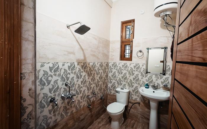 Rishidwar Homestay1BHK-FF| Rishilkesh by Homeyhuts