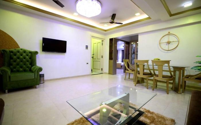 Luxury 4 Bedroom villa with pool in Kandivali East