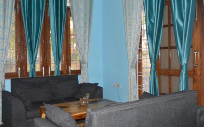 Casa De Fortuna - B | 2BHK | Bhimtal by Homeyhuts