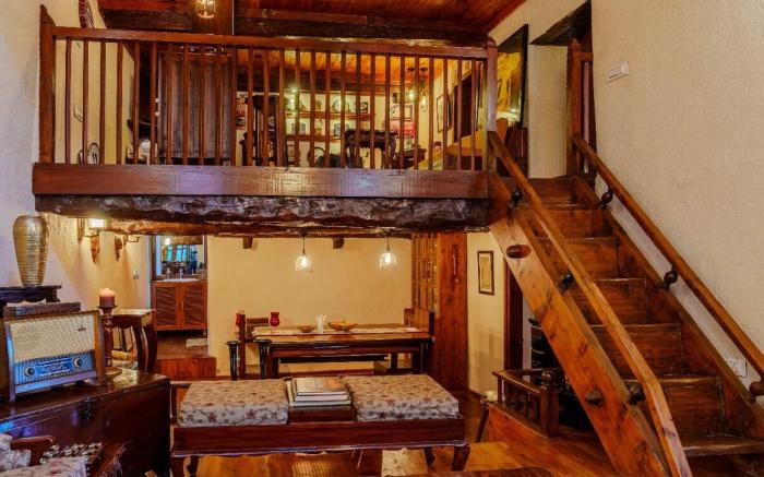 Old World Orchard Retreat | 2BR | FF by Homeyhuts