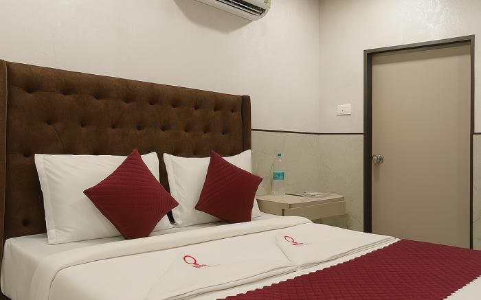 Hotel Newyork by Stayzy Rooms