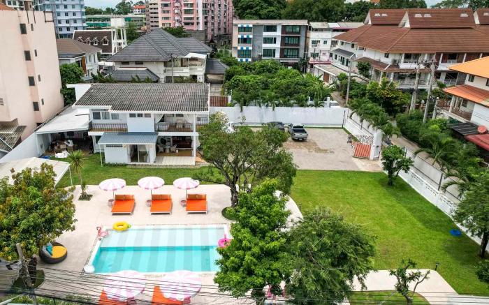 Vintage Midcentury Pool Villa | 6BR | Nimman | 