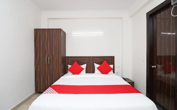 Hotel O N R Residency (Nanak Ram Residency)