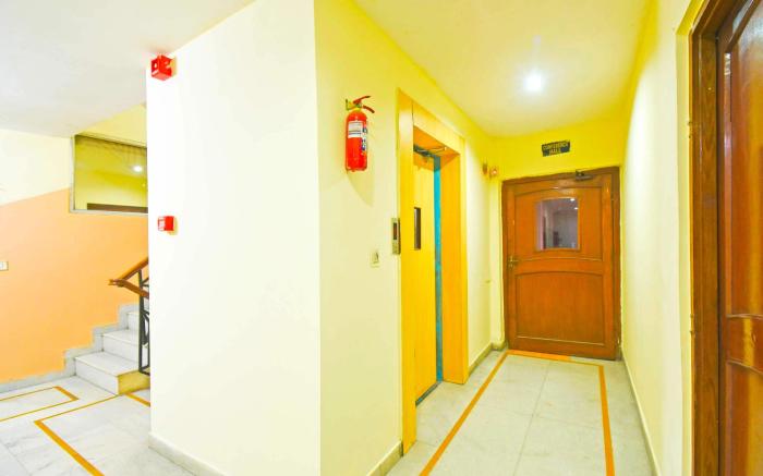 Hotel O Hathroi Market Near Dhuleshwar Garden