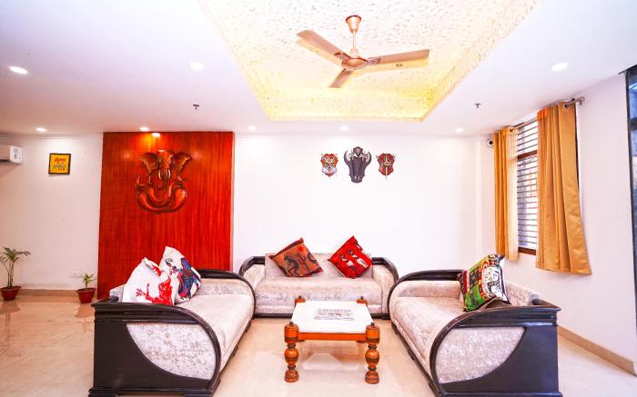 Hotel Moon Taj Near Yashobhoomi Convention Centre