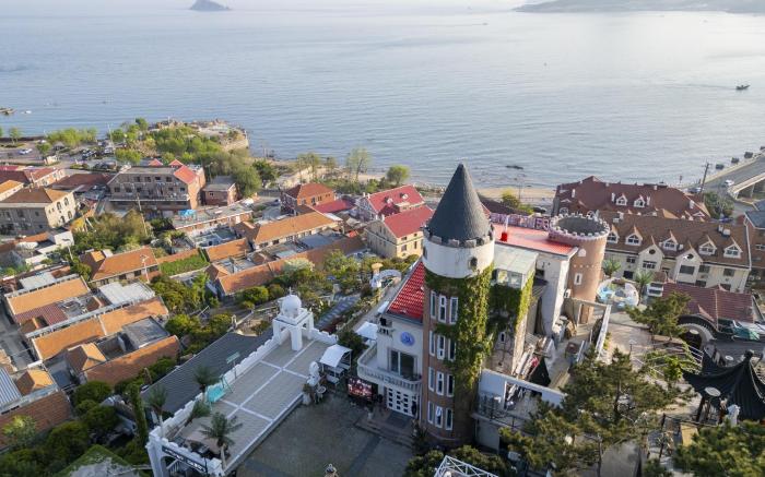 Laoshan Swan Castle Vacation Garden B&B