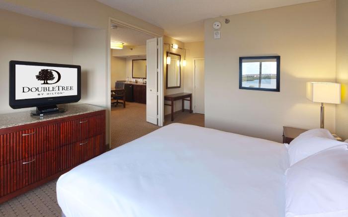 DoubleTree by Hilton Tampa Rocky Point Waterfront