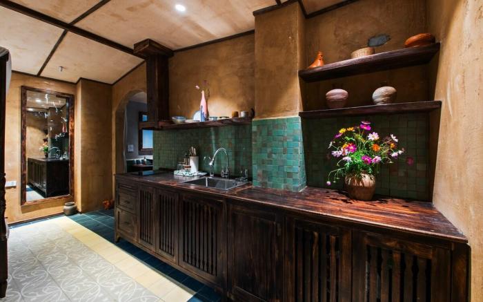 7.Hanoi Gem: Rustic Studio w/ King Bed & Projector
